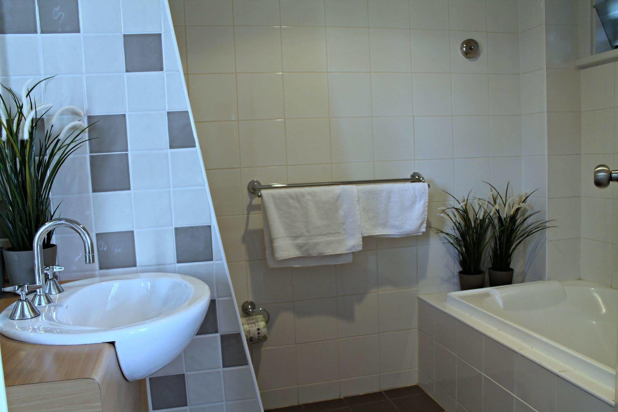 Adelaide Dress Circle Apartments - Ward Street מראה חיצוני תמונה